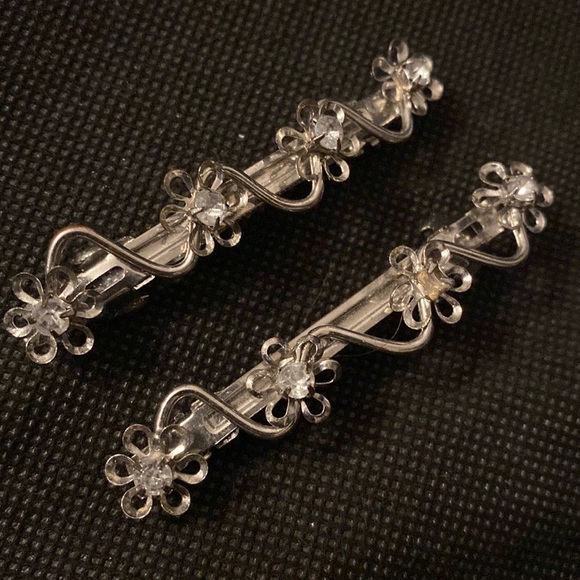 Misc set of 7 accessories- 1 Barrettes, 2 hair bands & 4 pony tail scrunchies - Picture 4 of 11